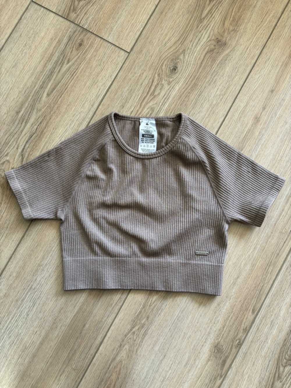 Lilias Active Ribbed Knit Crop Tee - Brown